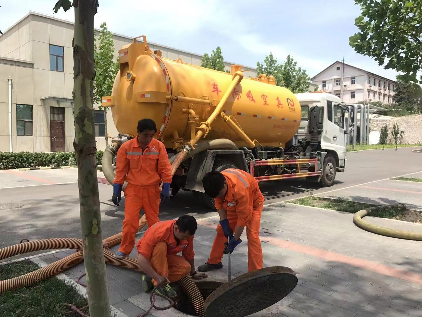 喀什化粪池清理与5-8吨吸粪车施工效率分析